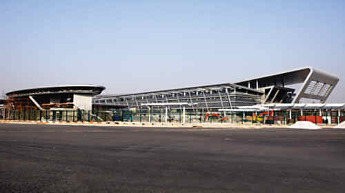 旅检楼耐久120年小车通关无须下车