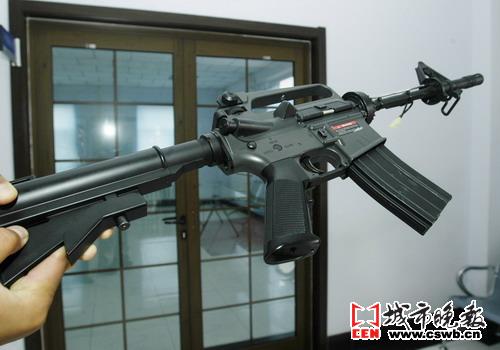 买把仿真枪 满小区打靶(图文)