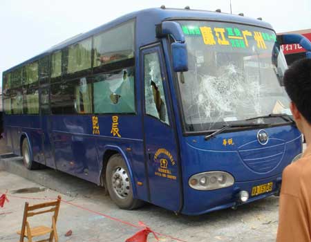 廉江至广州大巴屡屡被砸背后:缘起同线大巴争客