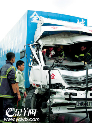 粤z牌某装运公司的货车停在路边