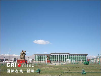 阿里地区的行署办公大楼
