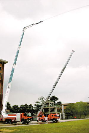 广州特种消防车造价数百万元 可平射打水120米