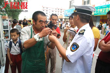 校园周边食品市场亟需净化(图)