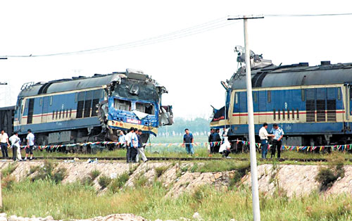 单机火车头撞上运煤火车