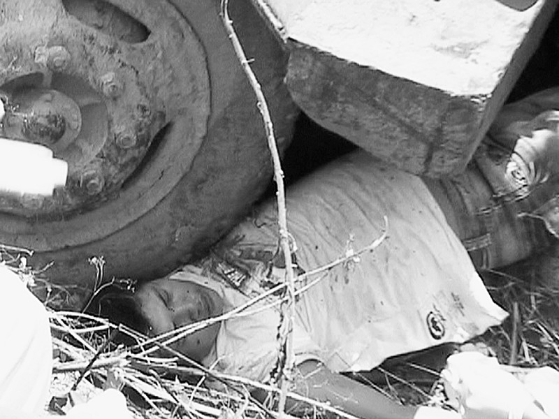 洪塘镇龙泉州附近:他躺在土炮车下呻吟着