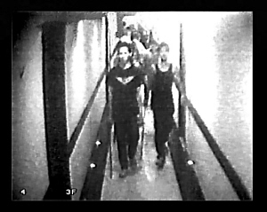 上百男子打砸酒店
