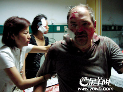 一外国人遭抢劫导致车祸(2)