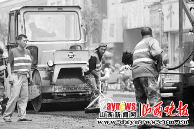 太原市市政部门对千峰南路虎峪河桥进行紧急修