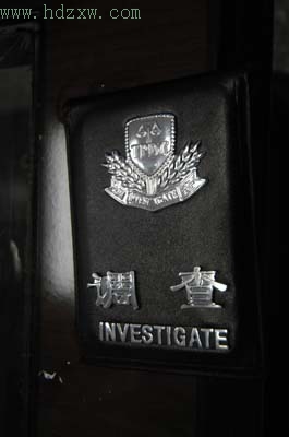行走在泉州市区的大街小巷,甚至车内还有警灯,警报器