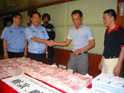 充值卡商一分钟被劫三百万 东莞警方33小时追