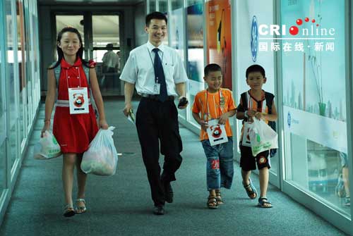 对乘坐飞机的各项规定和程序都心中有数