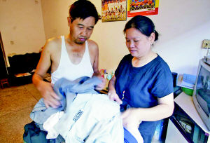 开着三轮装着锑锅夫妻冲上成渝高速