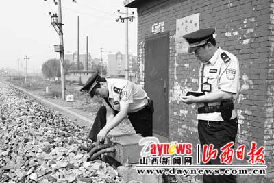 介休车站公安派出所确保暑运期列车运行安全(