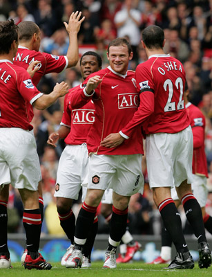 6到10岁组的宝贝有机会跟曼联队球星们亲密接