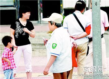 黑一日游换装拉客_新闻中心_新浪网