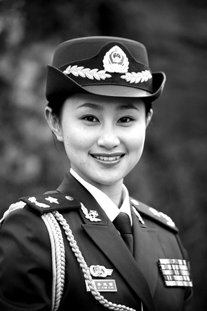 武警部队8·1起全面换装
