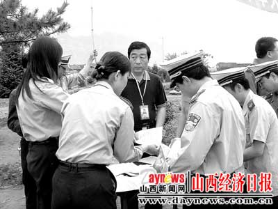 浑源县宣传规范道路运输管理机构执法行为(图