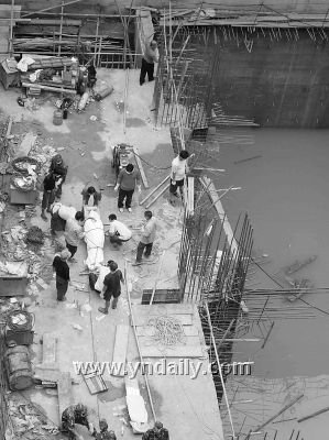 洪灾失踪人口_暴雨引发洪水和山体滑坡,11男8女19名失踪者确认死亡(2)