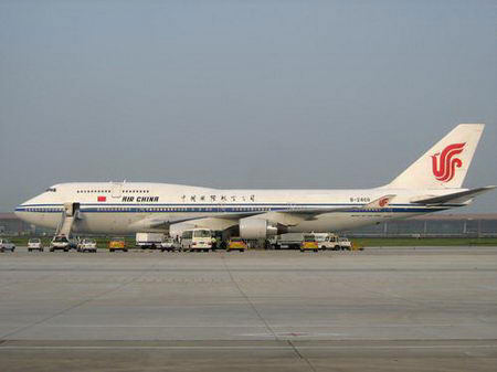 国航客机在首都机场准备起飞时紧急制动(图)