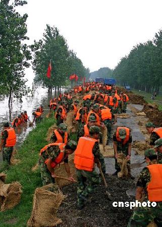 王家坝连续23天超警戒水位 淮河堤防险情增加