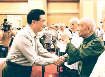 大力弘扬我军听党指挥服务人民英勇善战优良传统