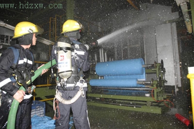 厦门海沧新阳工业区一车间突发大火