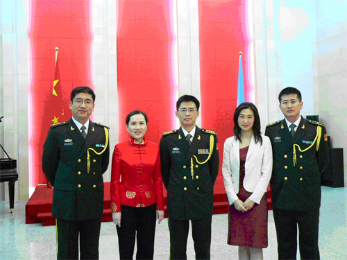 中国驻阿根廷大使馆庆建军80周年 各国武官齐