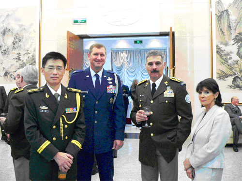 中国驻阿根廷大使馆庆建军80周年 各国武官齐