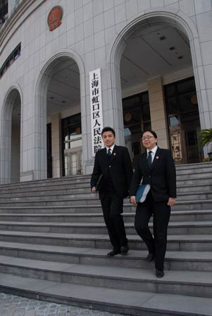 心系人民   ------虹口法院平安英雄候选人桑静华法官   执行难,女