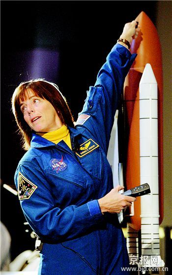 美国女教师将赴太空授课(详见第9版)