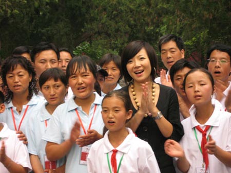 百名乡村教师与歌手叶蓓互动联欢(图)