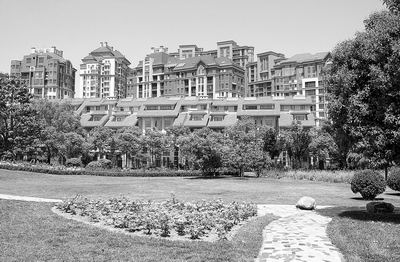 郑州市长称买不起贵房子 欲给农民工盖筒子楼