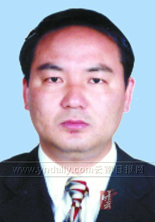 历任玉溪团市委书记,通海县委副书记