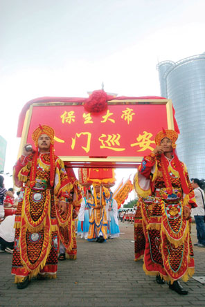 厦门保生大帝神像赴台湾金门巡游(图)