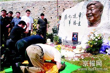 马季上午入土为安(详见第8版)