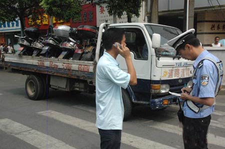 南昌整治助力车无证驾驶将罚款500元(图)