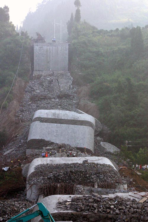 总理批示严查湖南凤凰塌桥事件