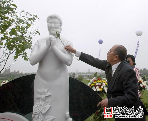 泪飞花落雨 云垂葬香魂(图文)
