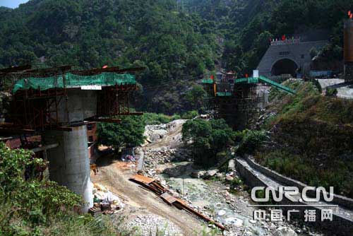 温州福州铁路重难点工程 八仙仑隧道 贯通