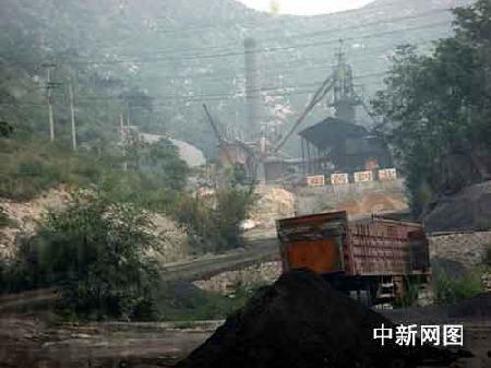 河北曲阳被取缔炼铁厂偷偷复工 环保部门不知