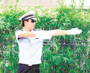 国庆将执行8种新交通手势信号 这些手势请你记