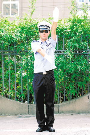 国庆将执行8种新交通手势信号 这些手势请你记