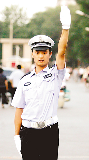 交警演练新手势