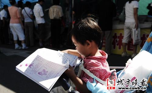 书市首日8万读者品书香(图文)