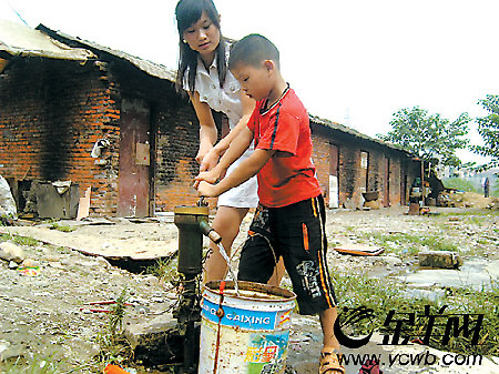 美女记者帮人还是炒作?_新闻中心_新浪网