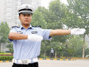新报详解交警新手势