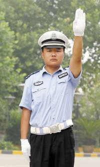 新报详解交警新手势