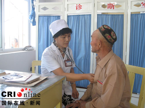 走进中国新疆--<em>乡村女医生</em>刘玉莲_新闻中心_新