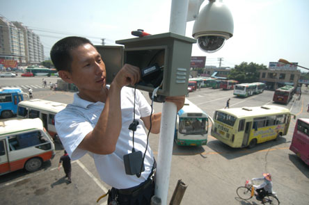 榕公交站探头监控扒手骗子