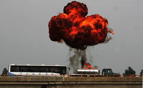 图文:昆明危险化学品事故处置演习